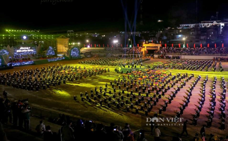 Hàng nghìn du khách tham dự lễ công bố các Di sản văn hóa phi vật thể quốc gia trong thời tiết giá buốt - Ảnh 3.