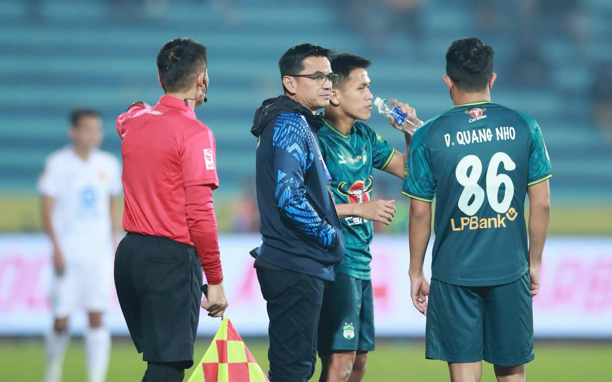 Rafaelson lập cú đúp, Thép Xanh Nam Định leo lên đứng đầu bảng xếp hạng V-League - Ảnh 11.