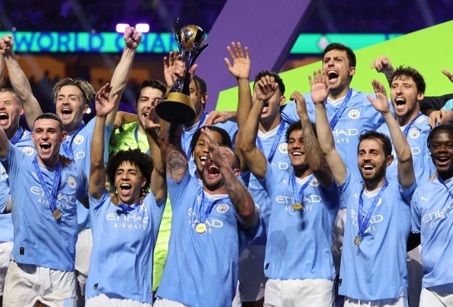 Hình ảnh báo chí 24h: Dàn sao Man City nâng cao cúp vô địch FIFA Club World Cup lần đầu trong lịch sử - Ảnh 2.