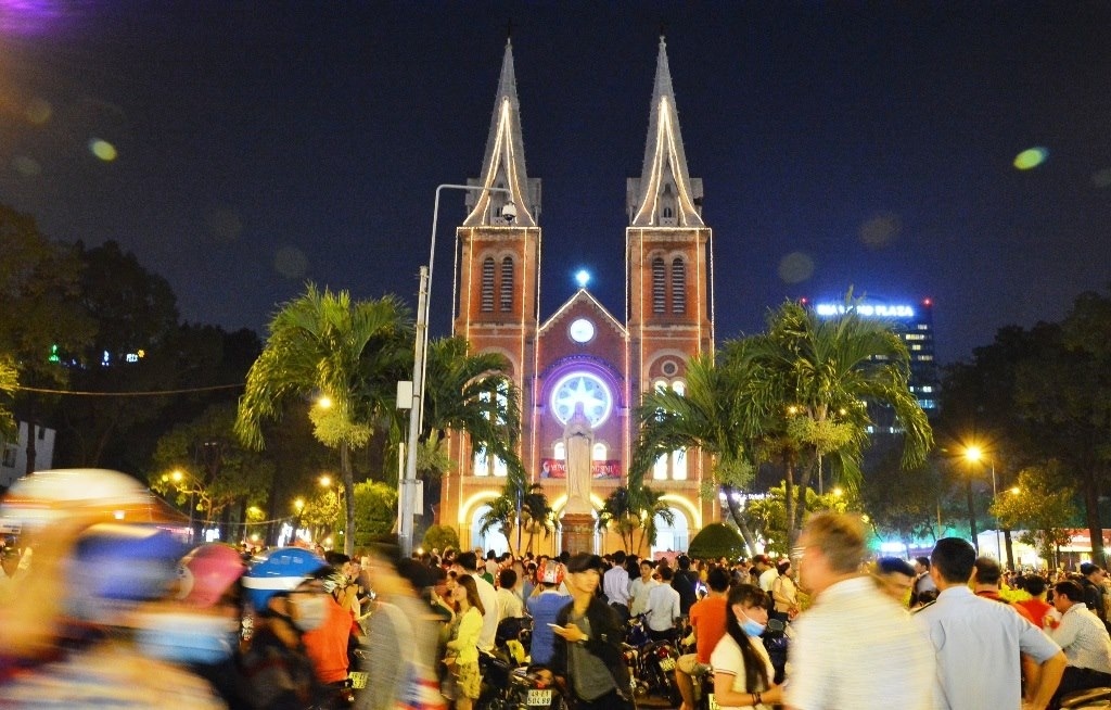 Bỏ túi những địa điểm vui chơi, tha hồ sống ảo mùa Giáng sinh tại Sài Gòn - Ảnh 1.