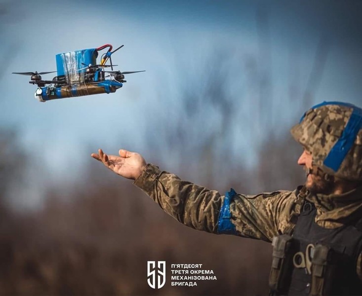Chiến lược mới của Ukraine: Thay đạn pháo bằng máy bay không người lái FPV - Ảnh 11.