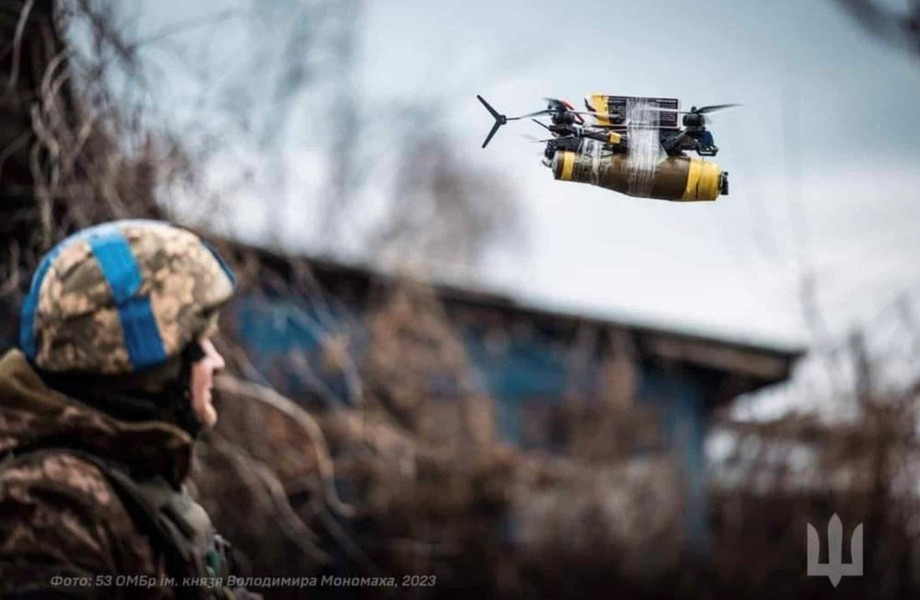 Chiến lược mới của Ukraine: Thay đạn pháo bằng máy bay không người lái FPV - Ảnh 9.
