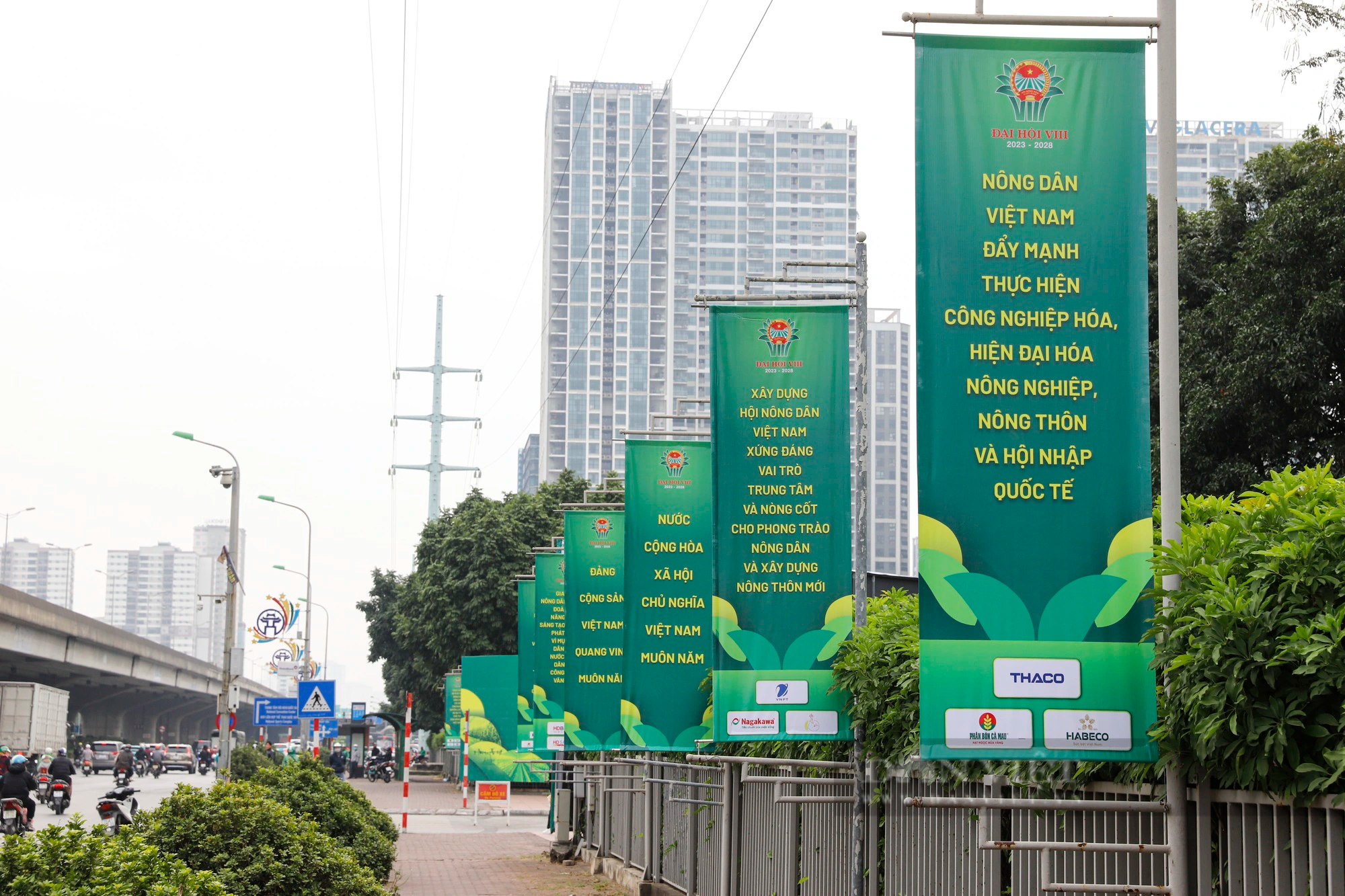 Gấp rút hoàn tất công tác chuẩn bị tại nơi diễn ra Đại hội VIII Hội Nông dân Việt Nam - Ảnh 2.