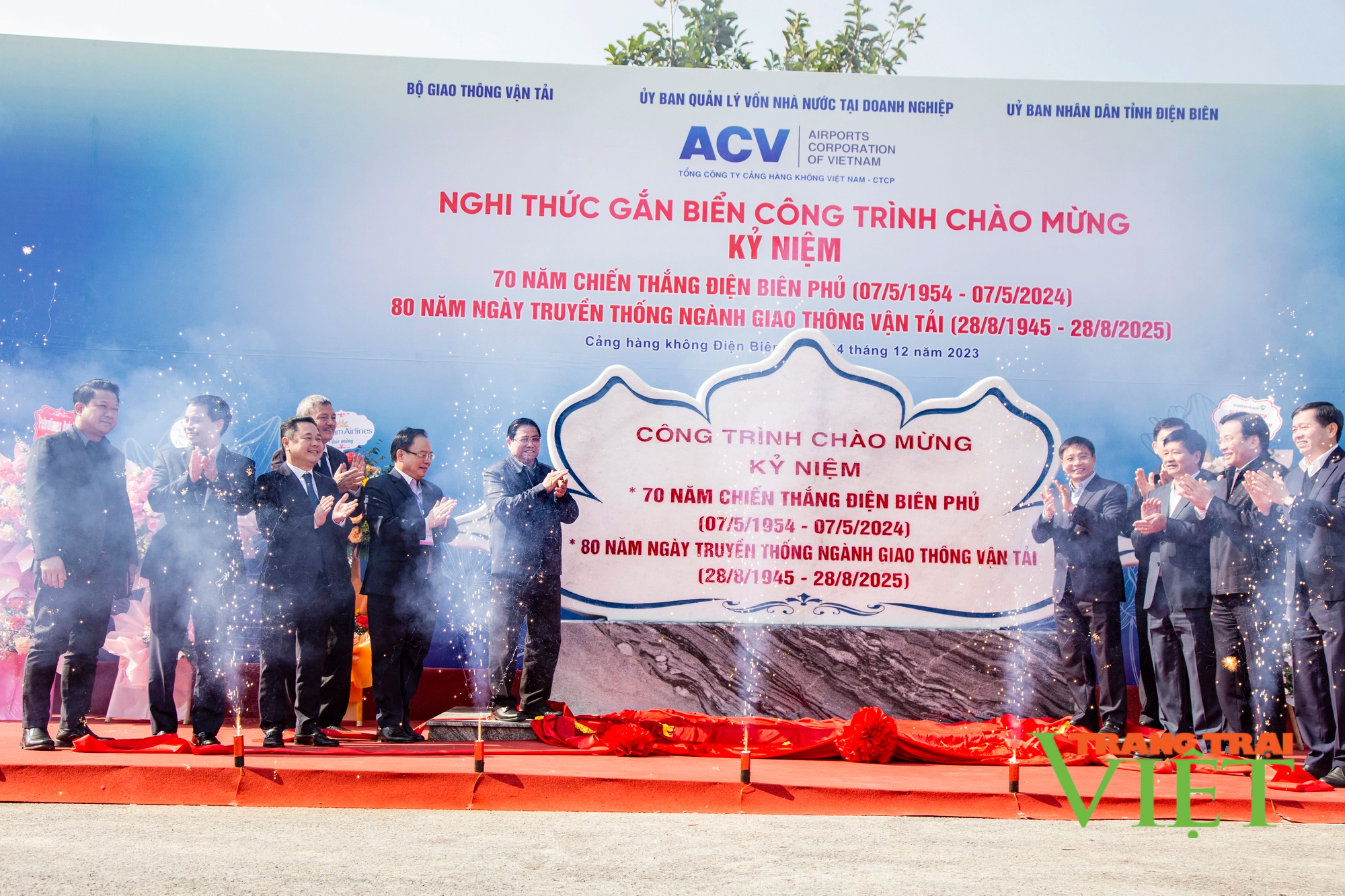 Thủ tướng Chính Phủ Phạm Minh Chính cắt băng khánh thành Dự án đầu tư xây dựng mở rộng Cảng hàng không Điện Biên  - Ảnh 3.