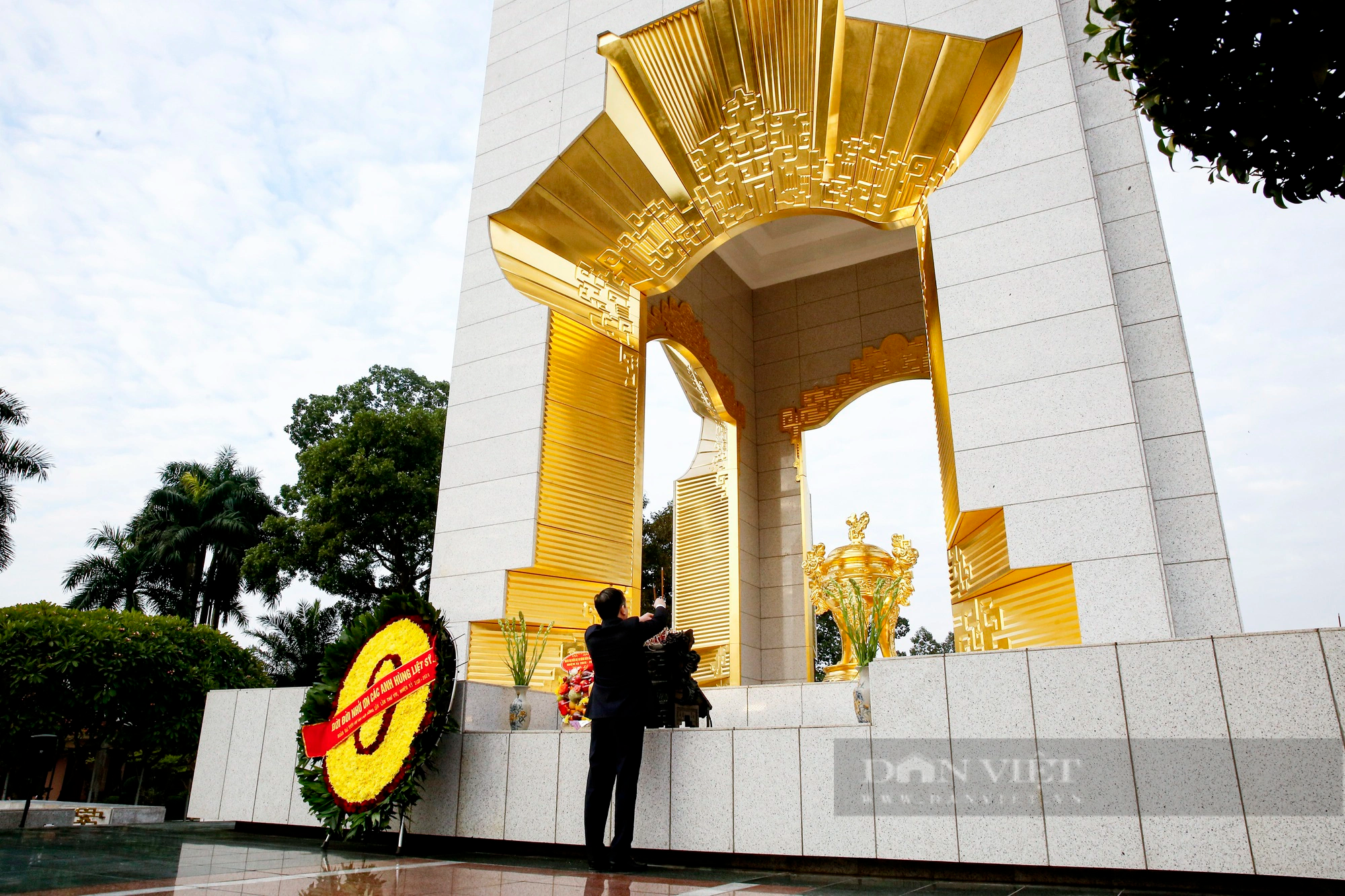 Đoàn đại biểu dự Đại hội Nông dân Việt Nam lần thứ VIII vào Lăng viếng Chủ tịch Hồ Chí Minh - Ảnh 8.