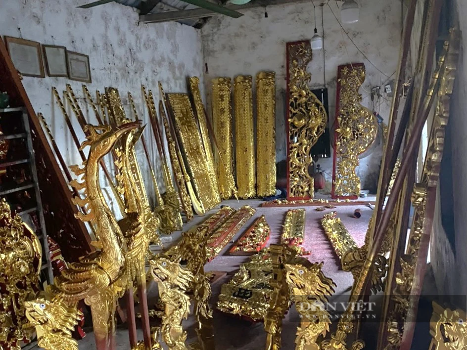 Một làng nghề ở Nam Định cả ngày dân chỉ ngồi tô vẽ, sản phẩm bán khắp mọi nơi - Ảnh 2.