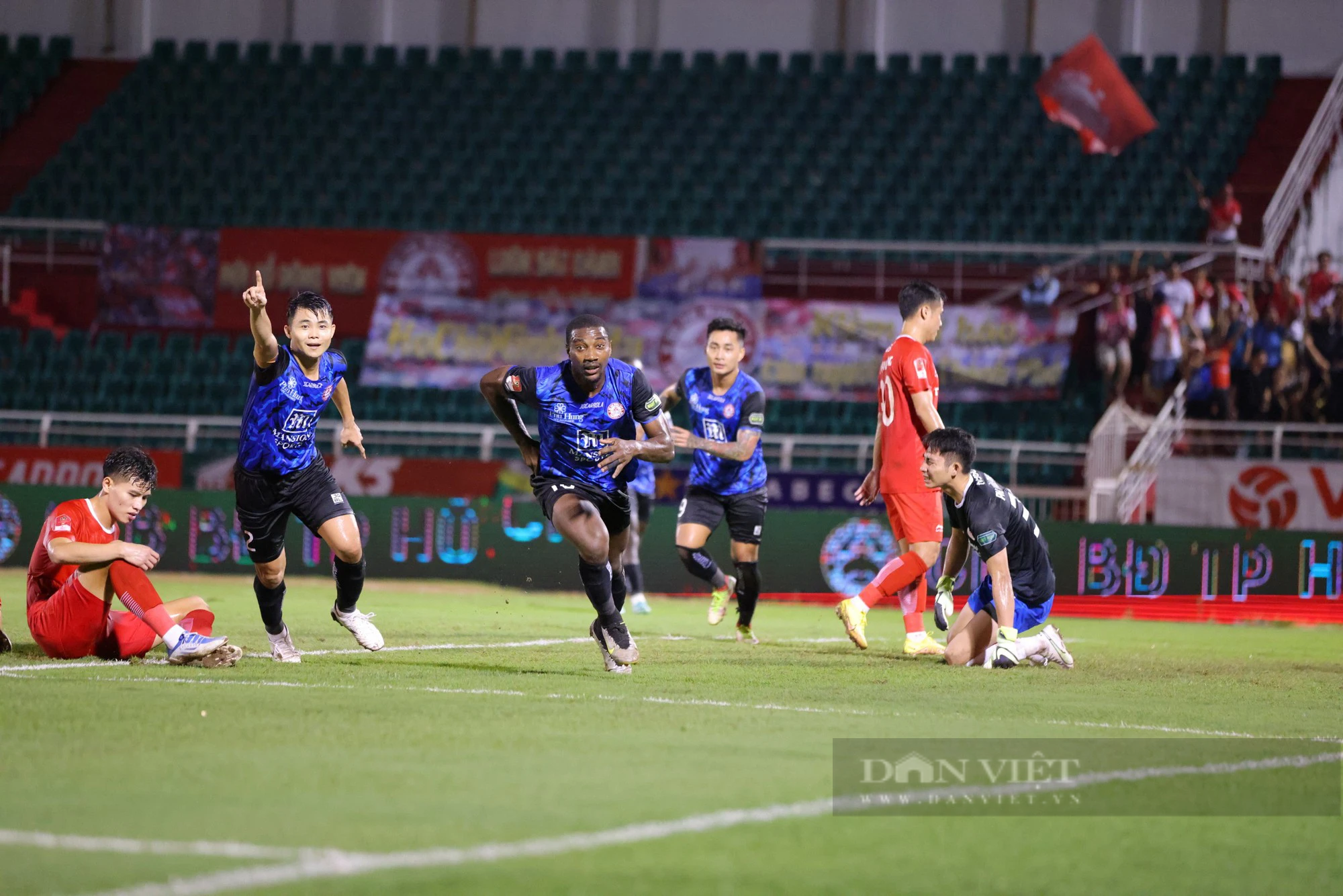 CLB TP.HCM vs Hà Tĩnh (19h15 ngày 26/12): Chờ mở hội trên sân Thống Nhất - Ảnh 1.