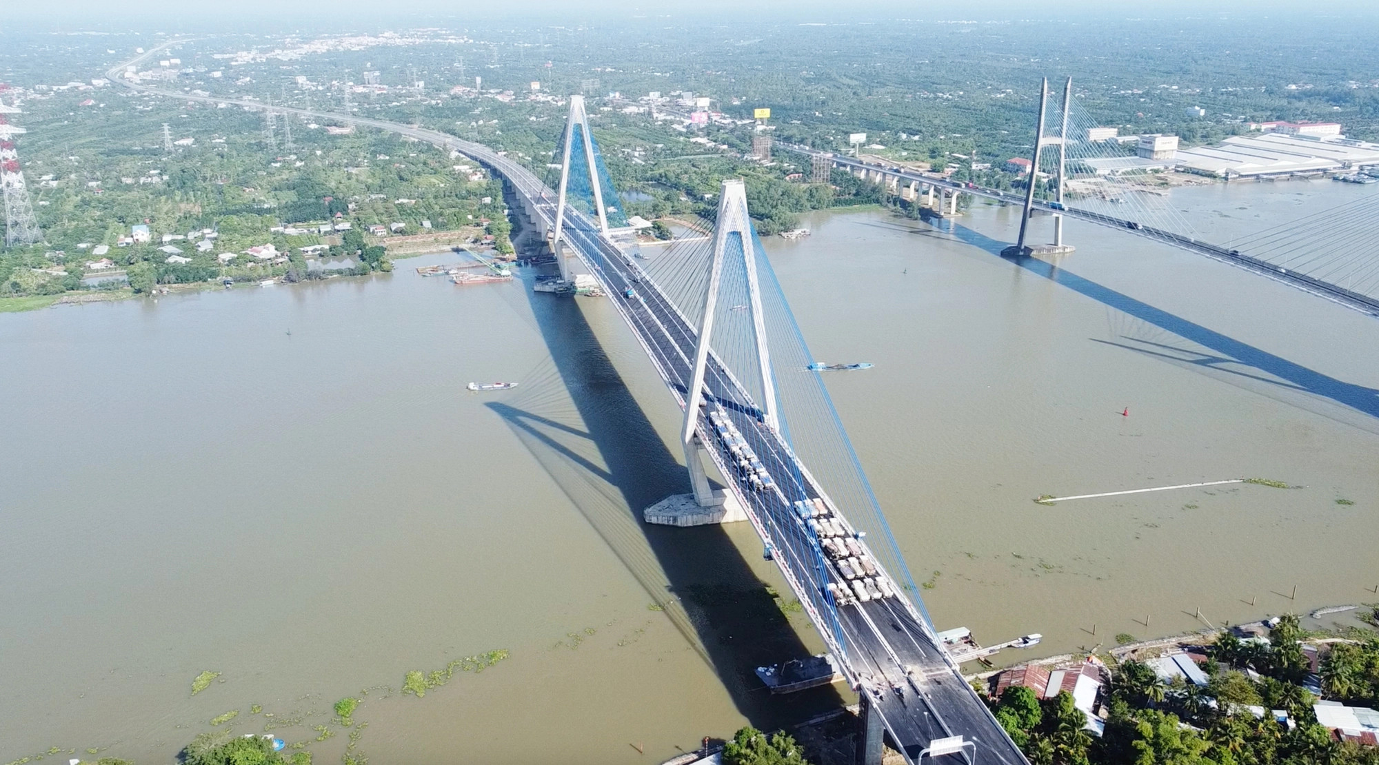 Từ Cần Thơ đi TP.HCM chỉ còn 2 giờ, Thủ tướng phân tích 5 điểm hơn của cầu Mỹ Thuận 2  - Ảnh 1.