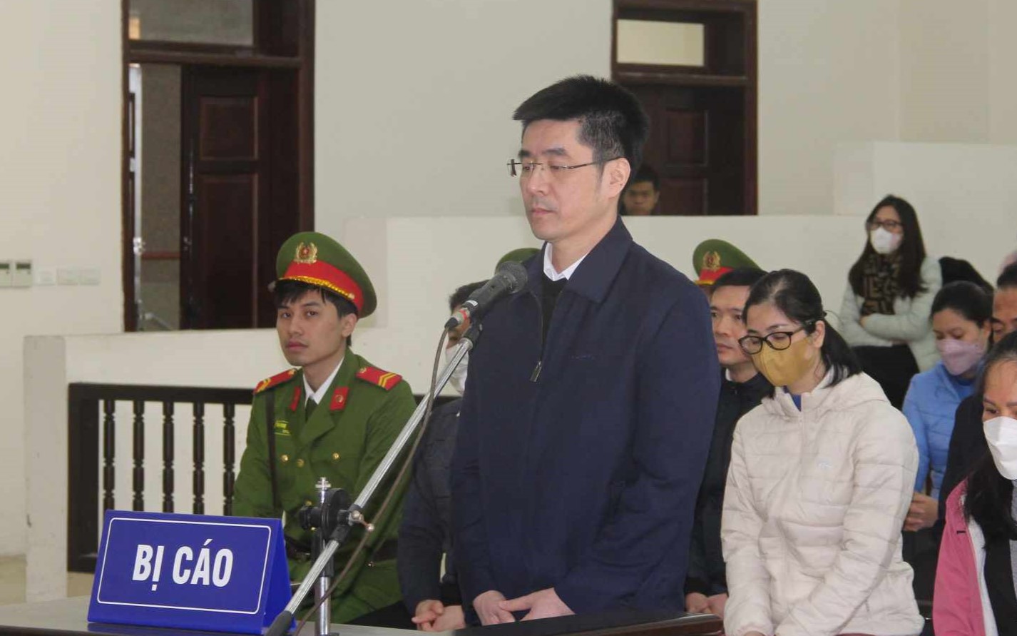 Hoàng Văn Hưng nói thấy rất đáng tiếc và đau lòng vì nhận tiền &quot;chạy án&quot;, xin xử vắng mặt để chữa bệnh