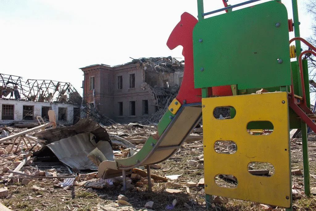 19 ngôi làng ở miền bắc Ukraine sơ tán khẩn sau các cuộc tấn công của Nga - Ảnh 1.