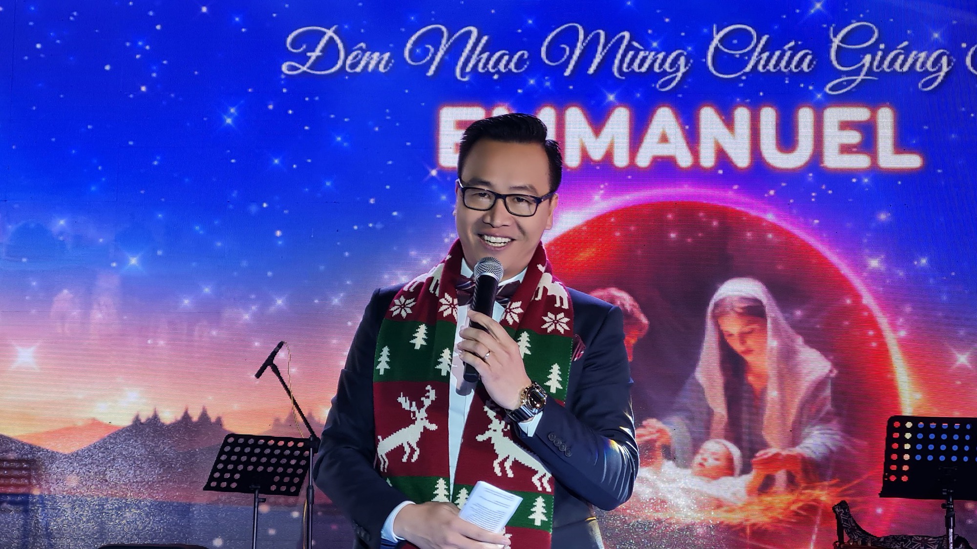 Những hình ảnh lung linh của sao Việt trong ngày Giáng sinh 2023 - Ảnh 4.