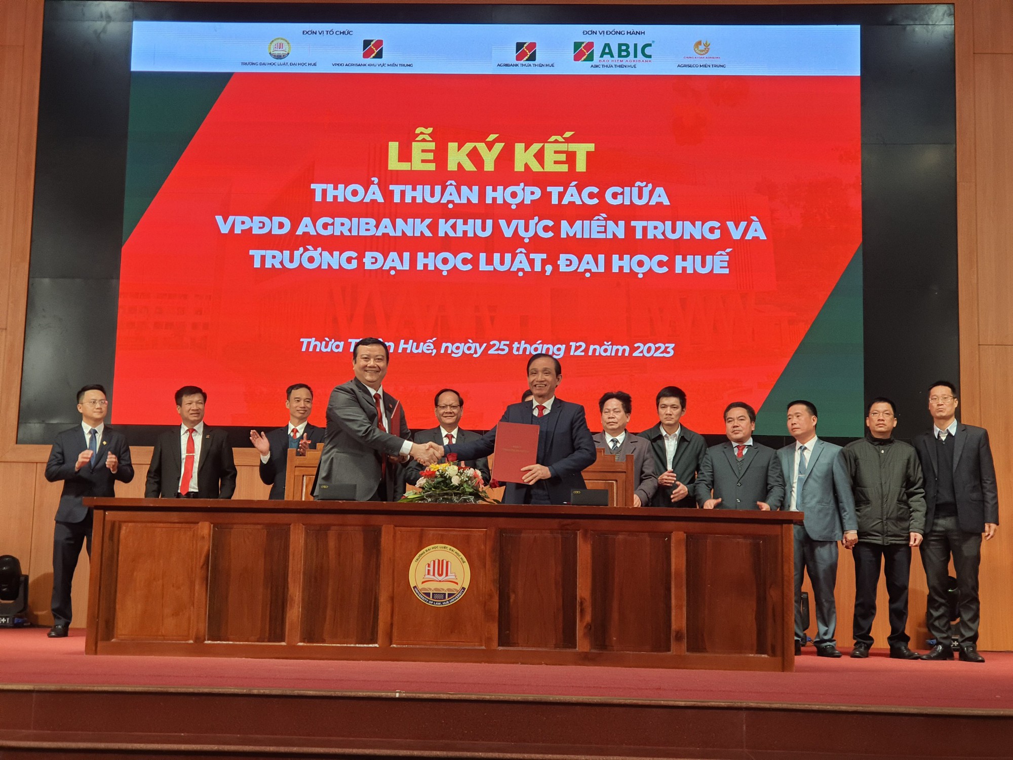 Agribank khu vực miền Trung và Trường Đại học Luật - Đại học Huế ký kết hợp tác toàn diện - Ảnh 3.