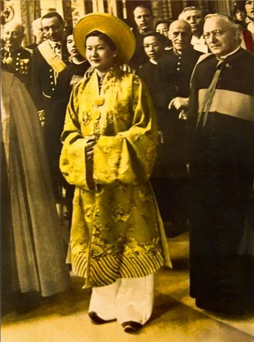 Người phụ nữ Việt Nam duy nhất được mặc trang phục màu vàng trong thời phong kiến - Ảnh 3.