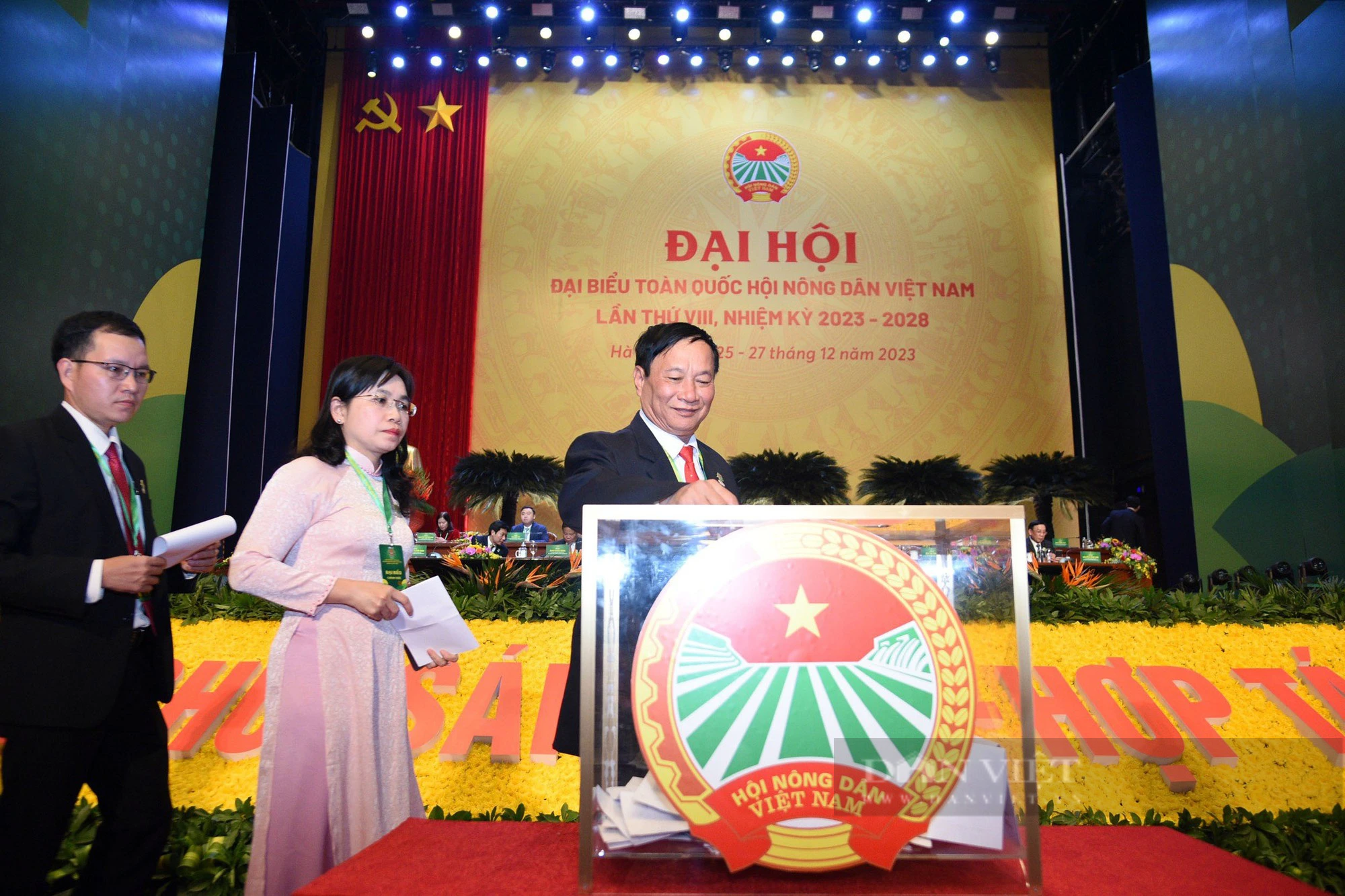Hình ảnh bỏ phiếu bầu Ban Chấp hành Trung ương Hội Nông dân Việt Nam khóa VIII- Ảnh 6.