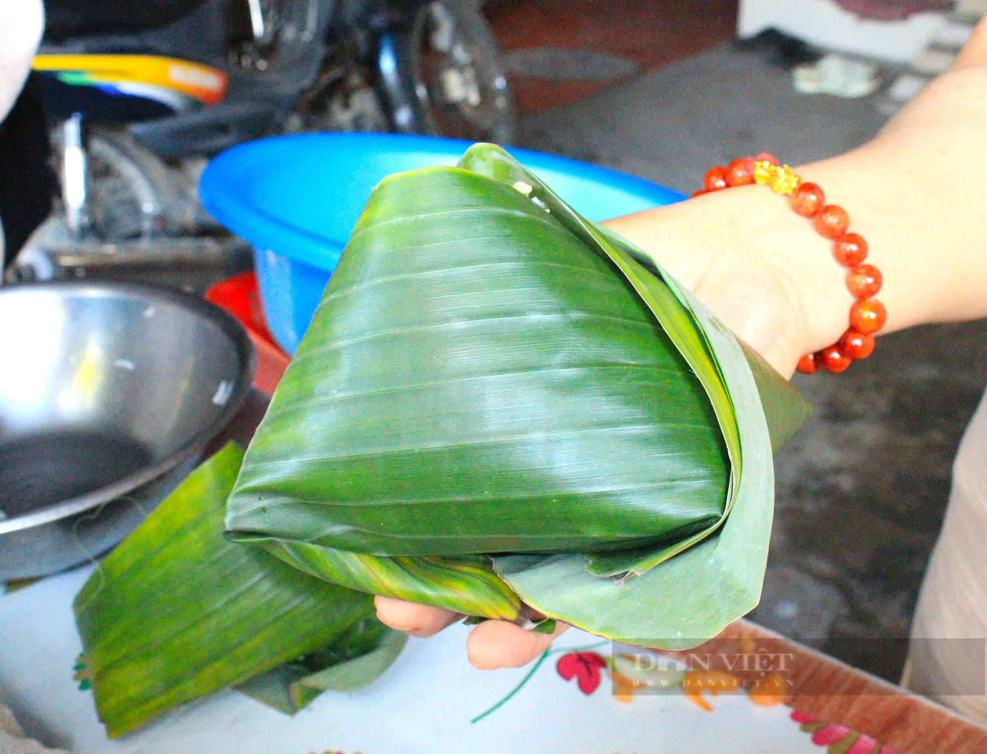 Loại bánh đặc sản chỉ ở Cần Thơ mới có, làm từ nguyên liệu đơn giản nhưng ăn là &quot;ghiền&quot; - Ảnh 4.