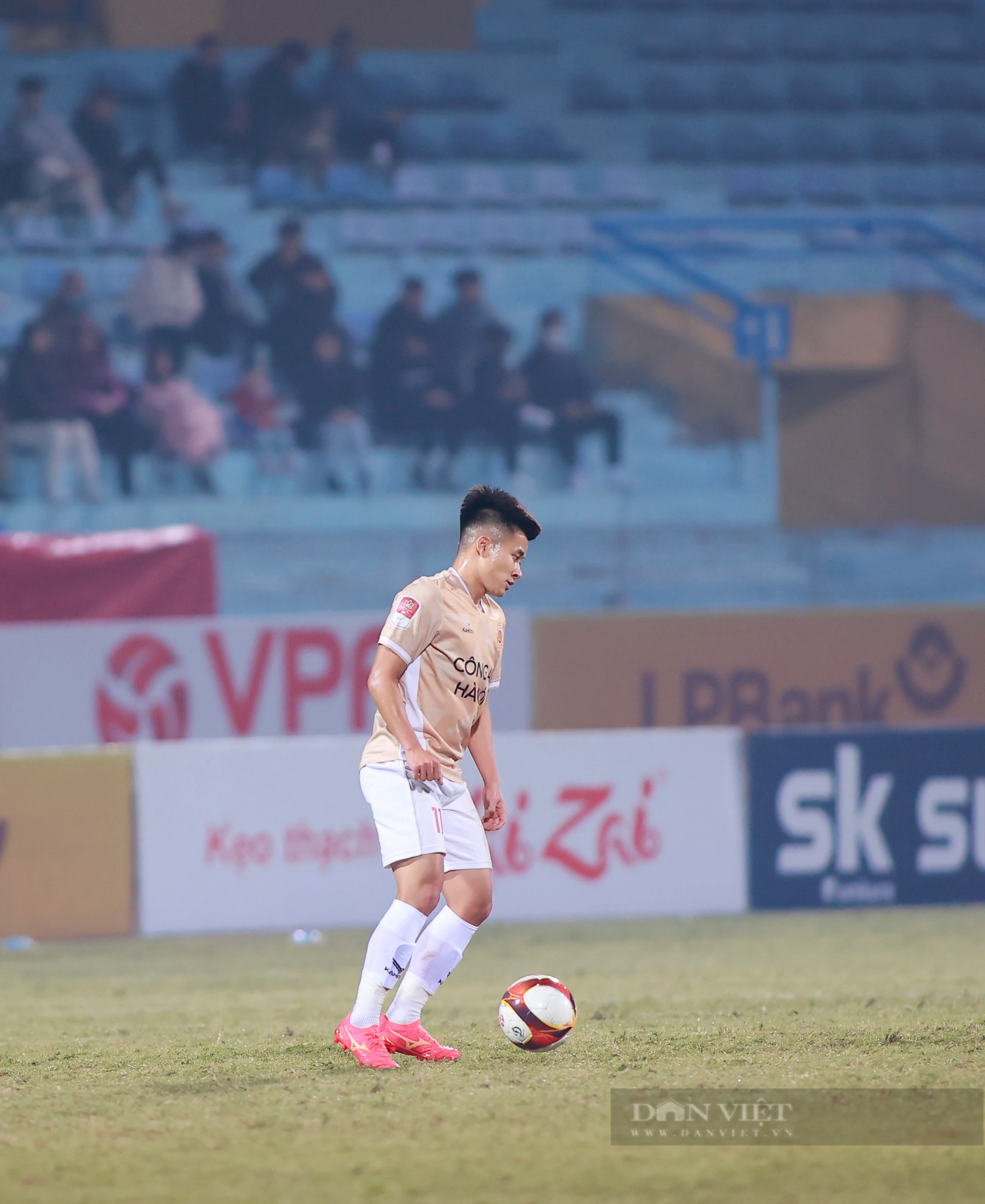 Tiến Linh dính chấn thương phải rời sân trong trận đấu với CAHN - Ảnh 13.