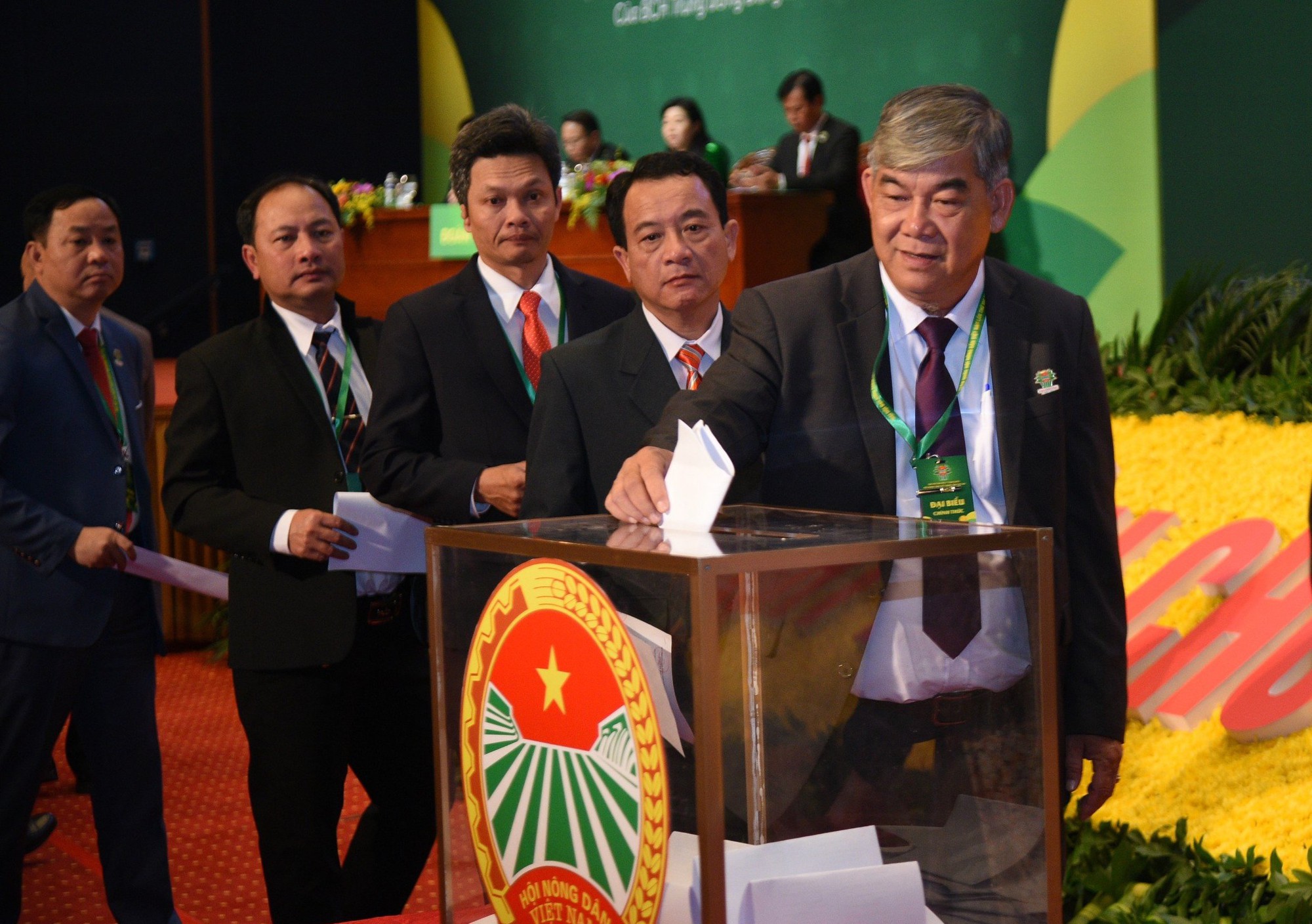 111 đồng chí tham gia Ban Chấp hành Trung ương Hội Nông dân Việt Nam khoá VIII - Ảnh 3.
