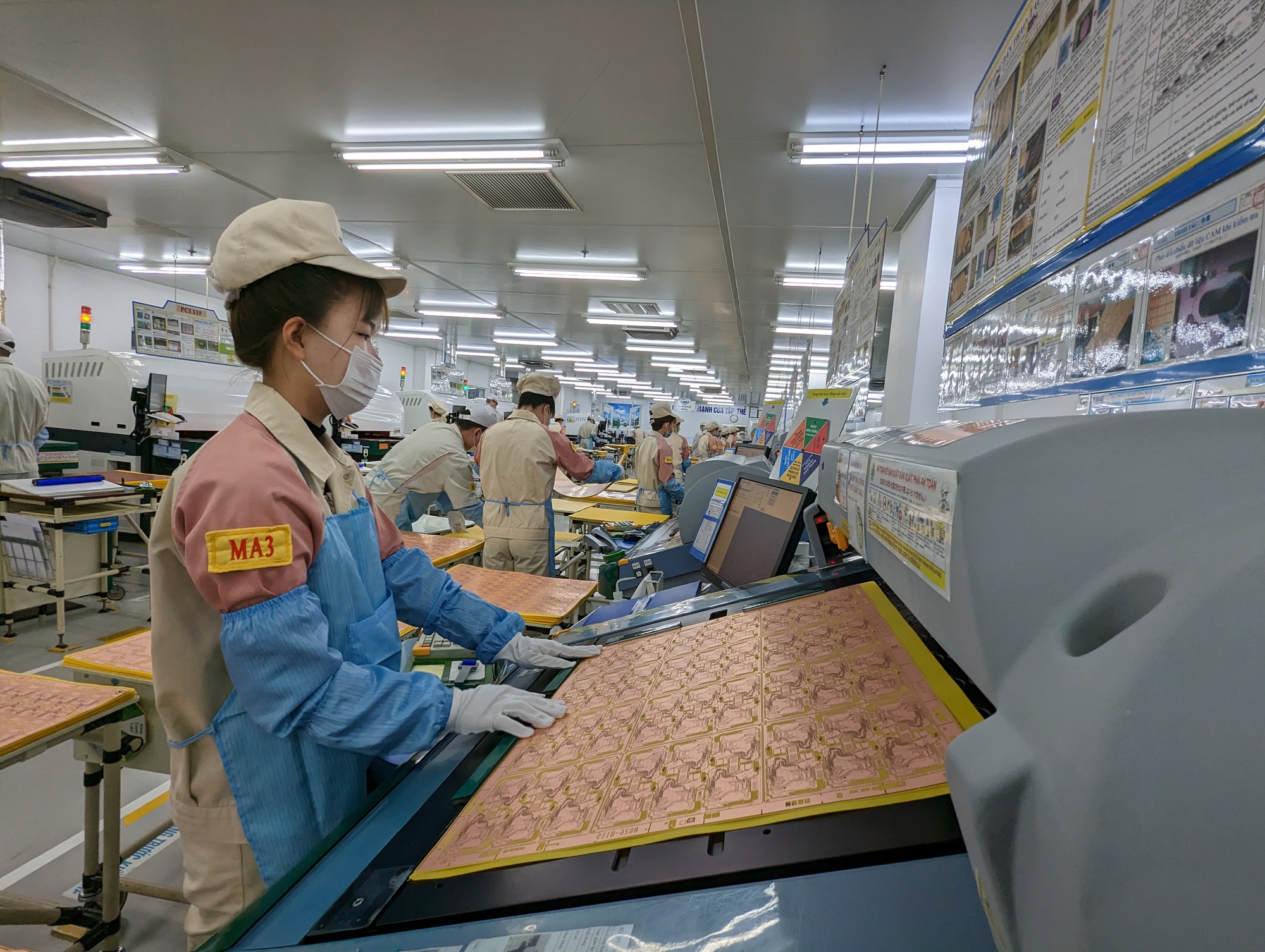 Năng suất lao động của người Việt gần 200 triệu đồng/người/ năm - Ảnh 1.