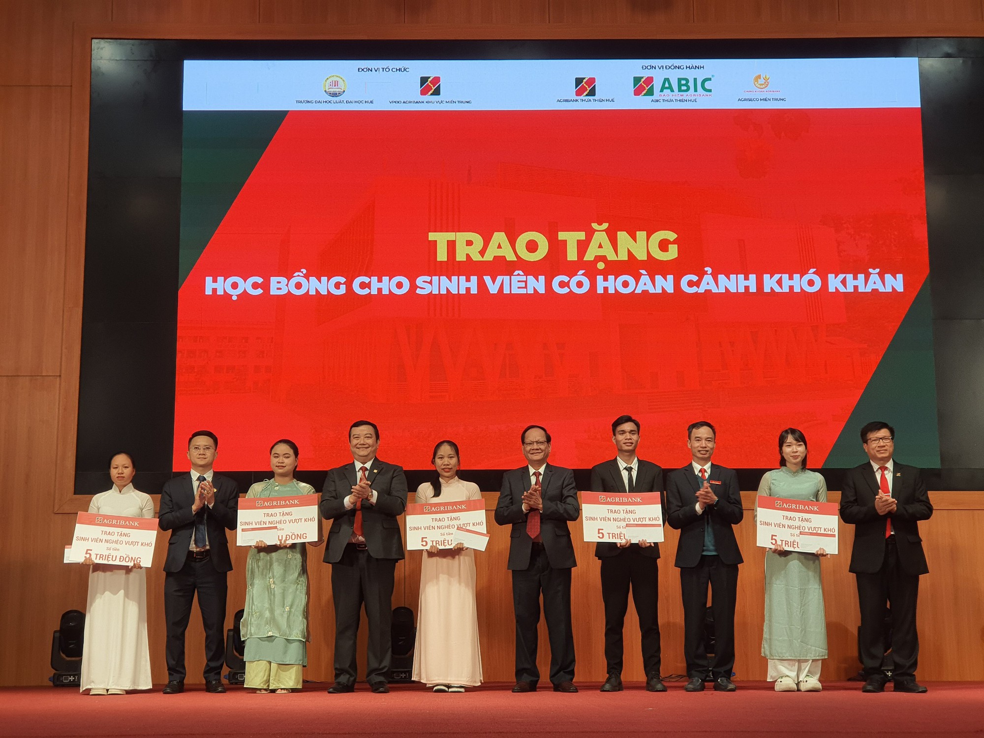 Agribank khu vực miền Trung và Trường Đại học Luật - Đại học Huế ký kết hợp tác toàn diện - Ảnh 5.