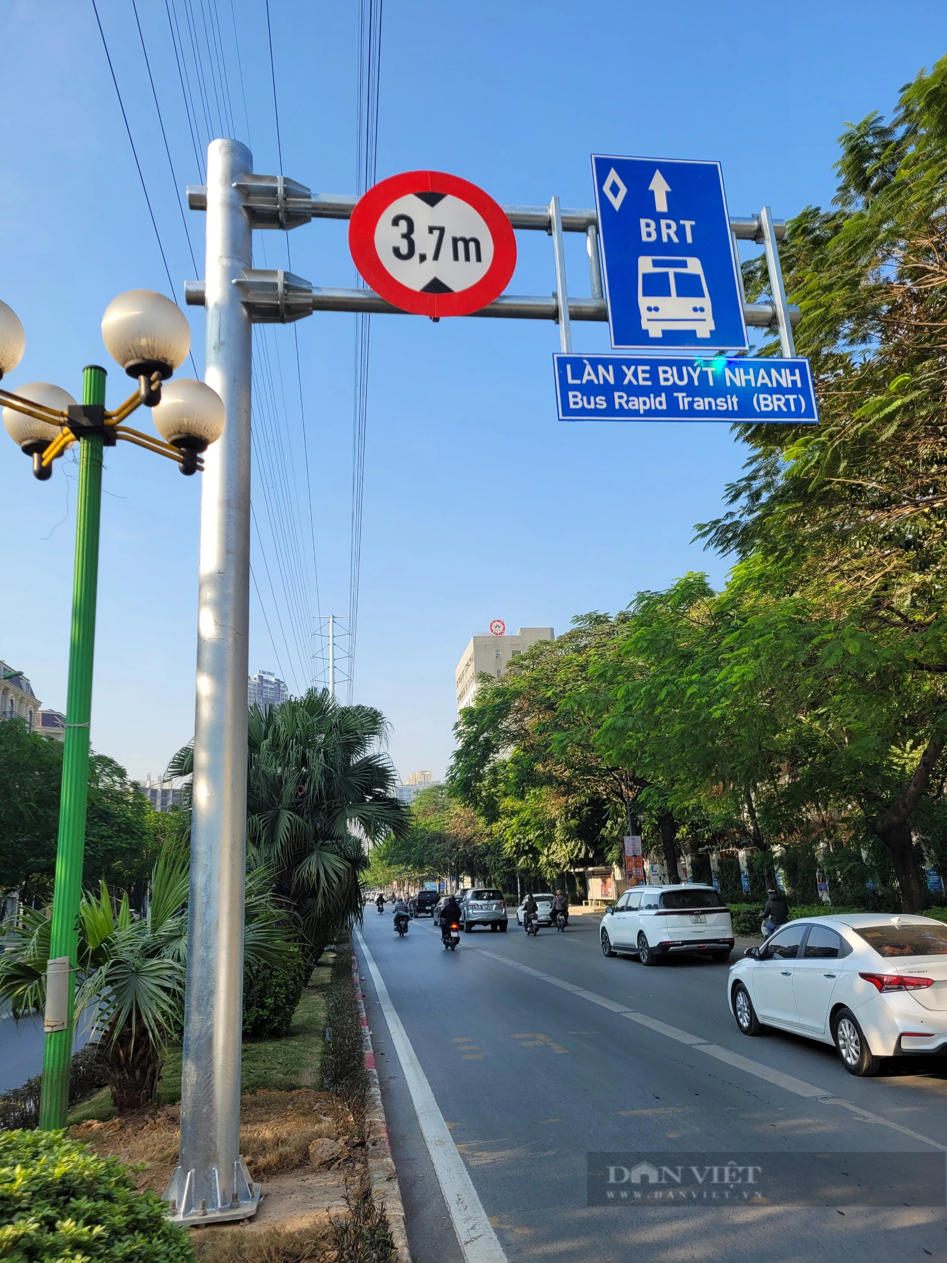 Tuyến buýt nhanh BRT sau khi được đầu tư hơn 8,5 tỉ đồng thay biển báo, kẻ vạch sơn  - Ảnh 5.