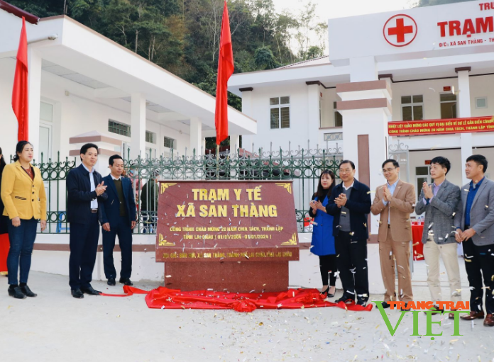 TP Lai Châu: Gắn biển công trình chào mừng kỷ niệm 20 năm chia tách, thành lập tỉnh Lai Châu - Ảnh 2.