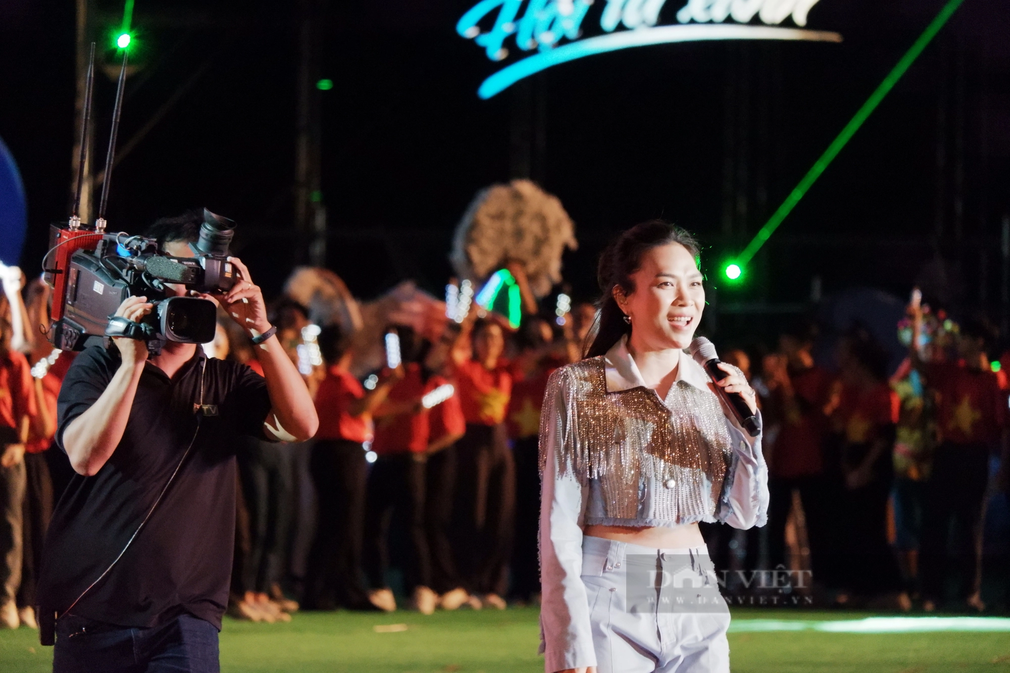 Hàng chục nghìn người đến xem Lễ Bế mạc Năm Du lịch quốc gia 2023 và ca sỹ Mỹ Tâm biểu diễn tại Bình Thuận - Ảnh 7.