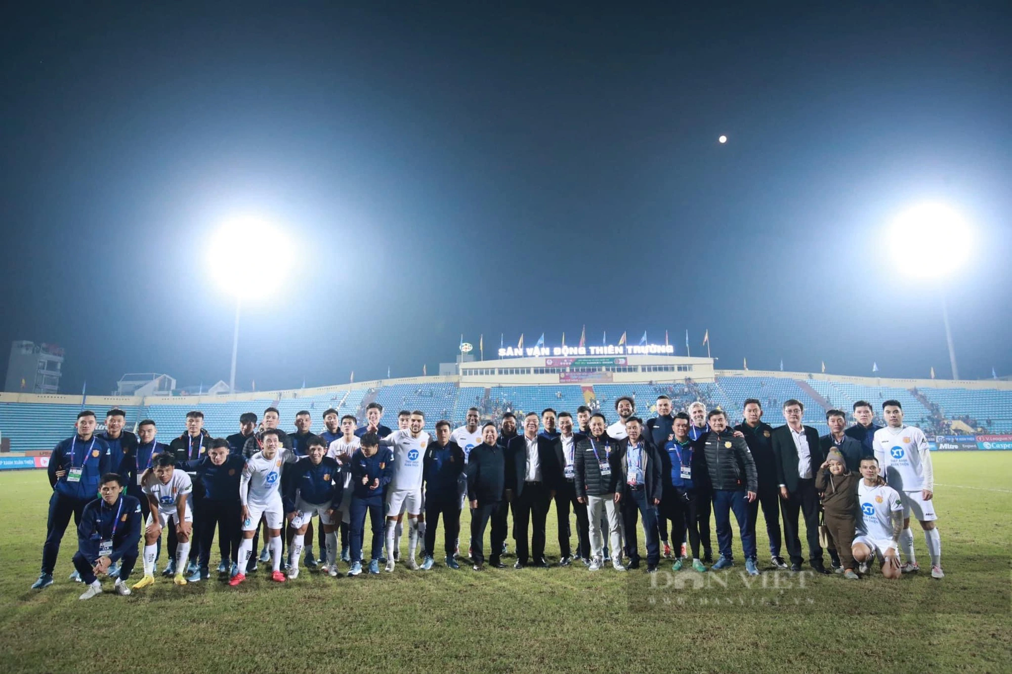 Thắng đậm Viettel FC, HLV Vũ Hồng Việt nhận ngay phong bì - Ảnh 7.