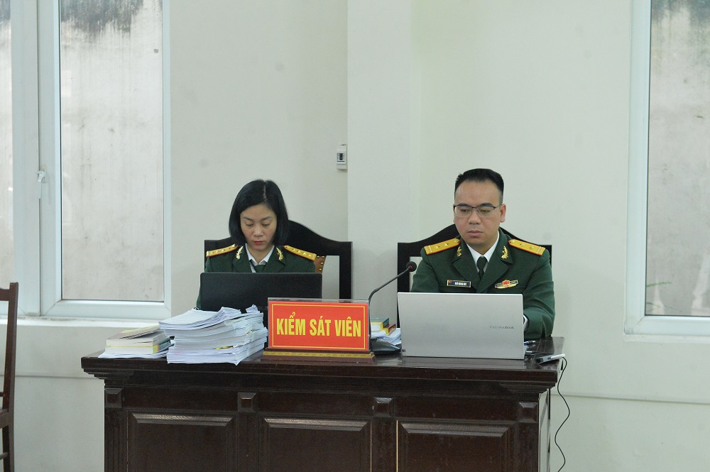 Phan Quốc Việt tươi cười khi hầu tòa quân sự trong vụ án tại Học viện Quân y - Ảnh 3.