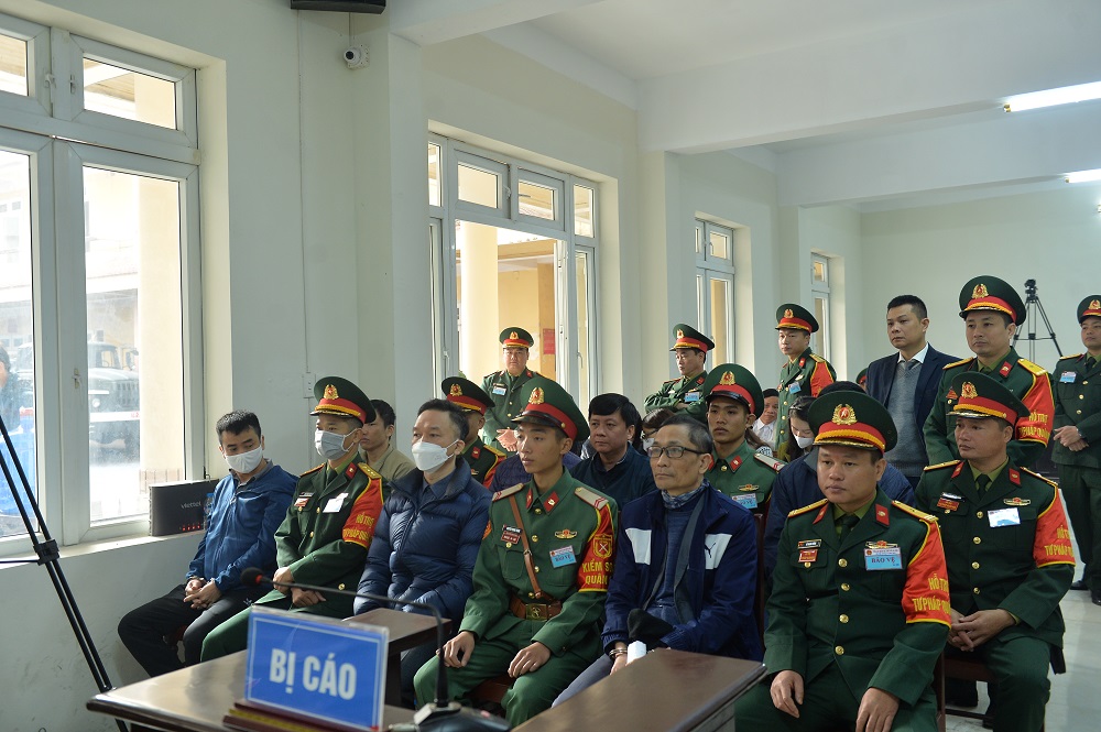 Phan Quốc Việt tươi cười khi hầu tòa quân sự trong vụ án tại Học viện Quân y - Ảnh 2.