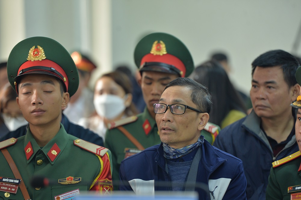 Phan Quốc Việt tươi cười khi hầu tòa quân sự trong vụ án tại Học viện Quân y - Ảnh 6.