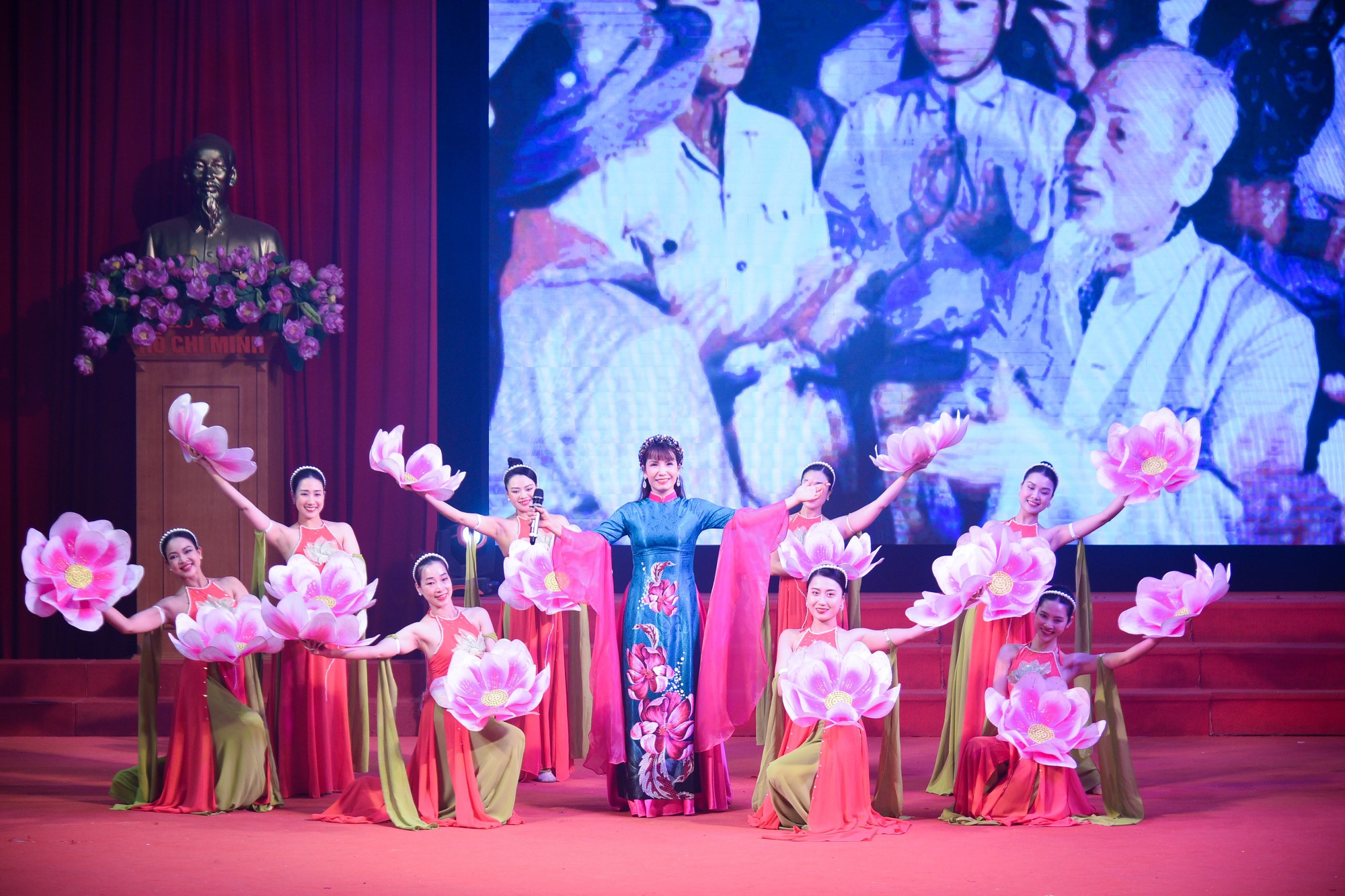 Hội Nông dân Hà Nội tổ chức Lễ mít tinh chào mừng thành công Đại hội đại biểu toàn quốc Hội NDVN lần thứ VIII - Ảnh 1.