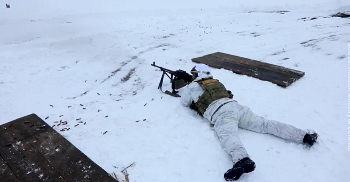Binh sĩ Nga dùng súng máy PKM huyền thoại bắn hạ UAV &quot;ma cà rồng&quot; đối phương - Ảnh 25.