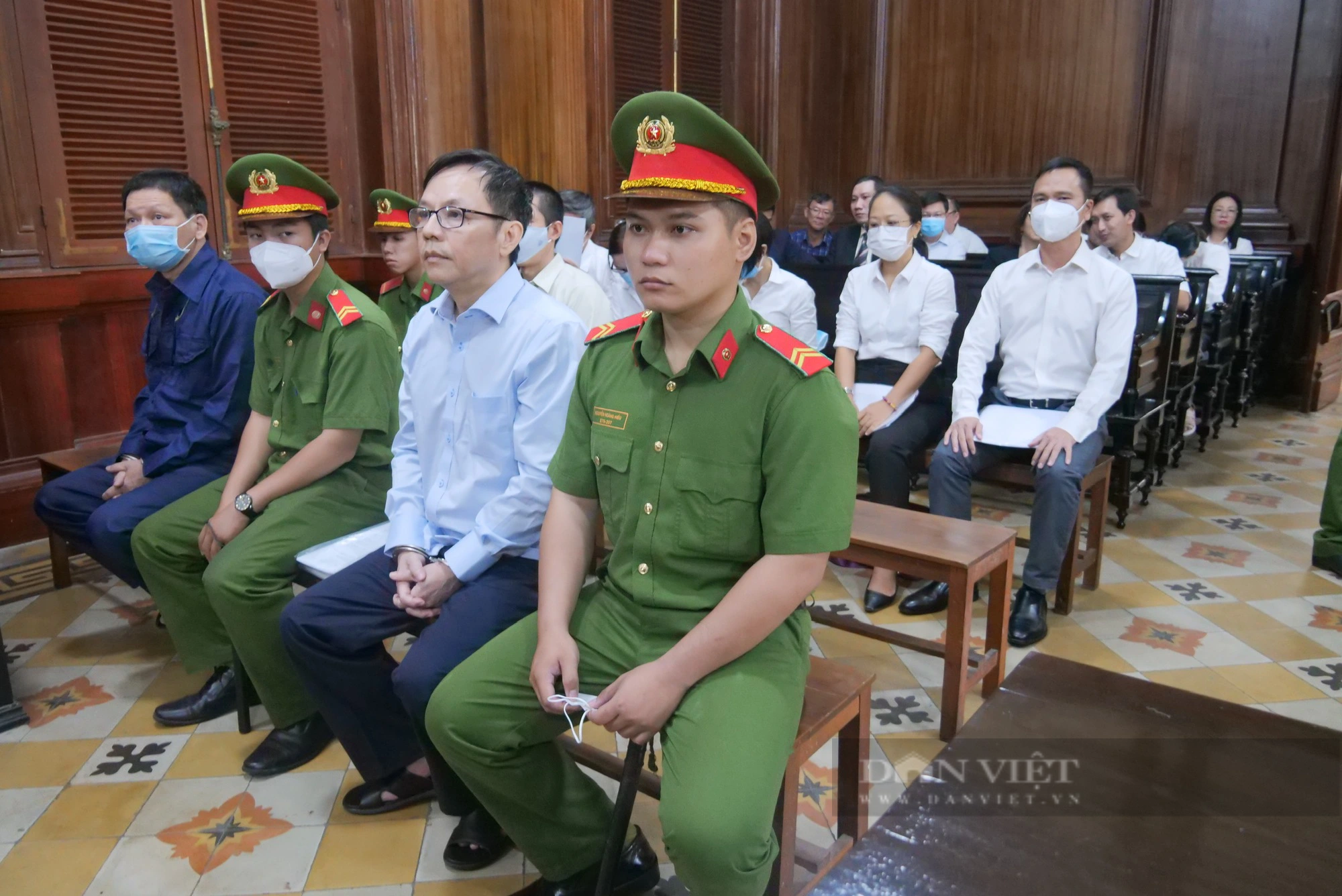 Ngày đầu tiên diễn ra phiên xét xử cựu Chủ tịch Saigon Co.op Diệp Dũng - Ảnh 1.