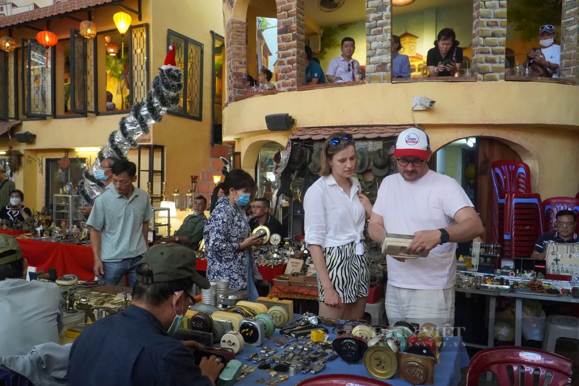 Đi chợ đồ cổ giữa Sài Gòn - Ảnh 7.