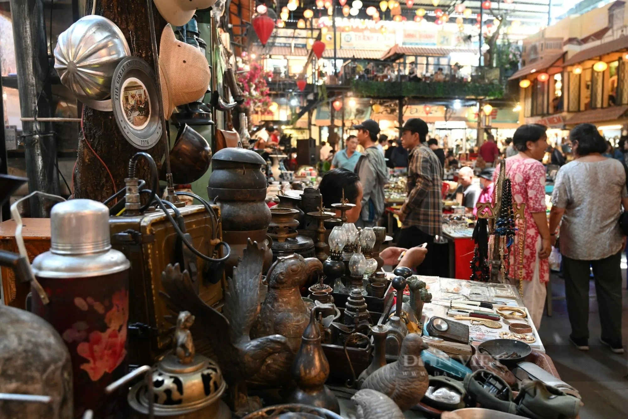 Đi chợ đồ cổ giữa Sài Gòn - Ảnh 8.