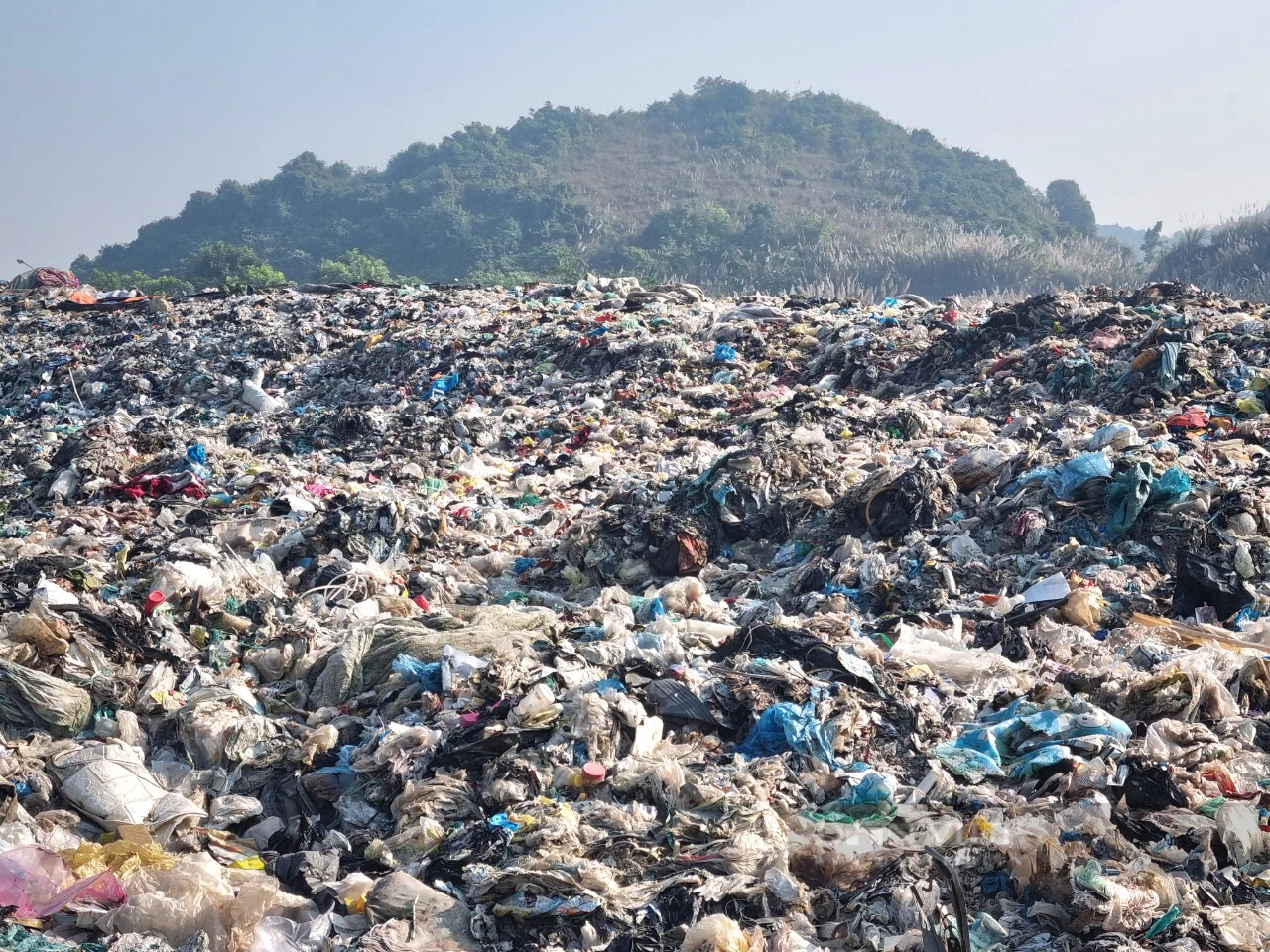 Toàn cảnh ô nhiễm tại bãi rác thung Quèn Khó ở Ninh Bình - Ảnh 4.