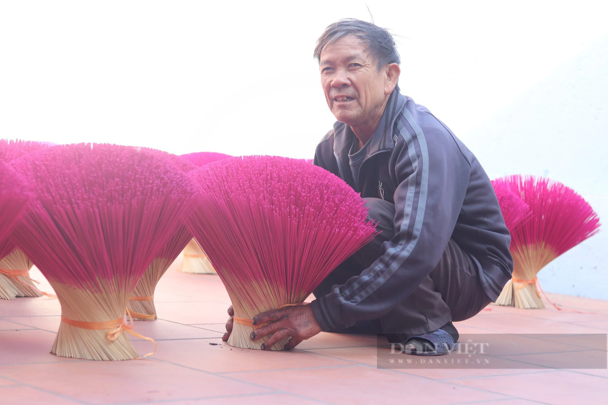 Người giữ hồn cho làng nghề làm hương truyền thống hơn 300 tuổi ở Thanh Hóa - Ảnh 3.