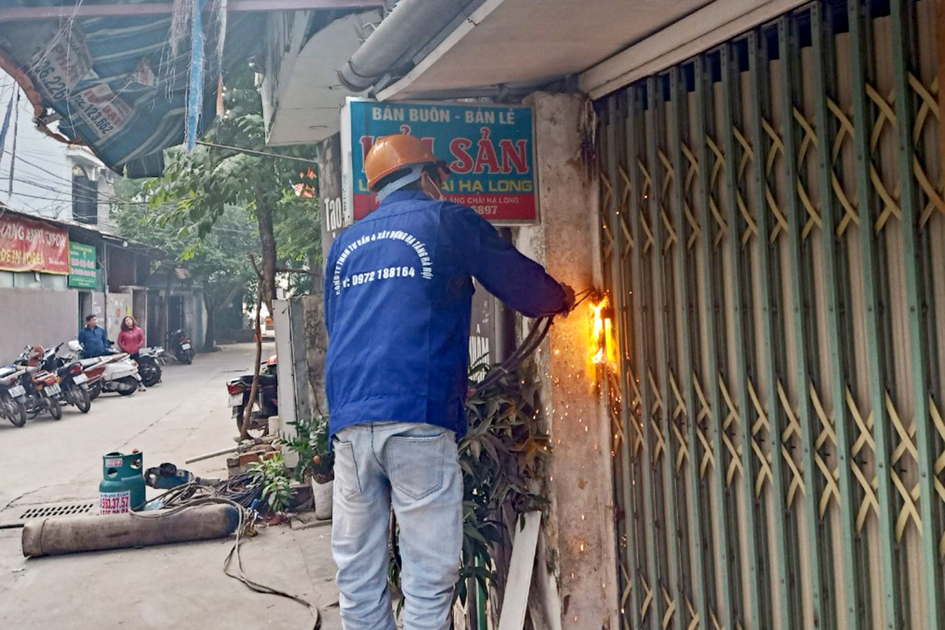 Quận Thanh Xuân: Hoàn thành cưỡng chế giải phóng mặt bằng xây dựng tuyến đường vào cụm 3 trường  - Ảnh 1.