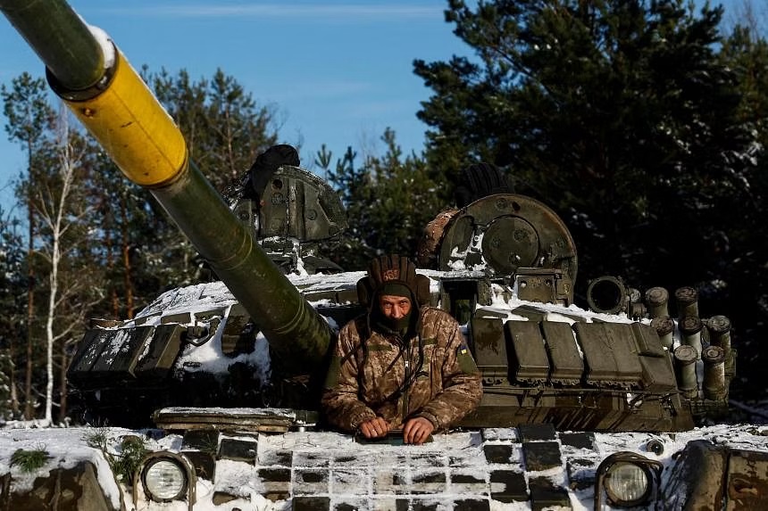 Mỹ tặng 'món quà' cuối cùng cho Kiev; Tư lệnh Ukraine cảnh báo lạnh người về chiến sự năm 2024 - Ảnh 1.