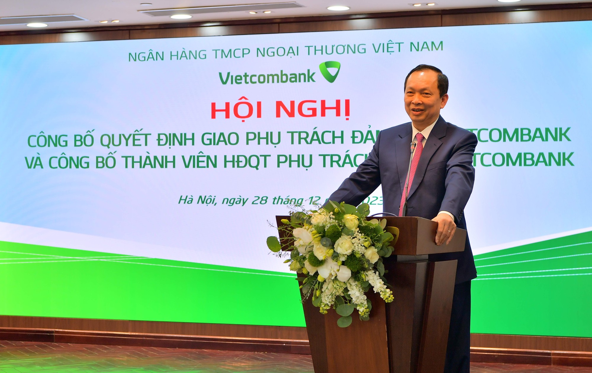 Vietcombank tổ chức hội nghị công bố quyết định giao phụ trách Đảng bộ và thành viên phụ trách Hội đồng quản trị - Ảnh 2.