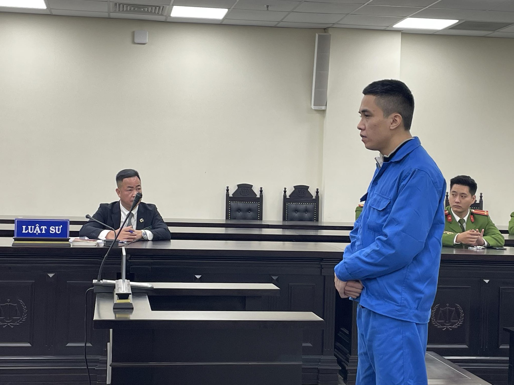 Xét xử cựu CSGT bắt cóc bé trai 7 tuổi ở Hà Nội - Ảnh 1.
