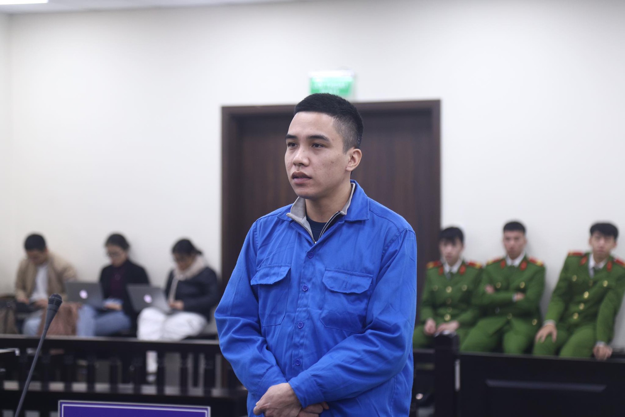 Cựu CSGT bắt cóc bé trai 7 tuổi ở Hà Nội bị tuyên phạt 20 năm tù - Ảnh 1.