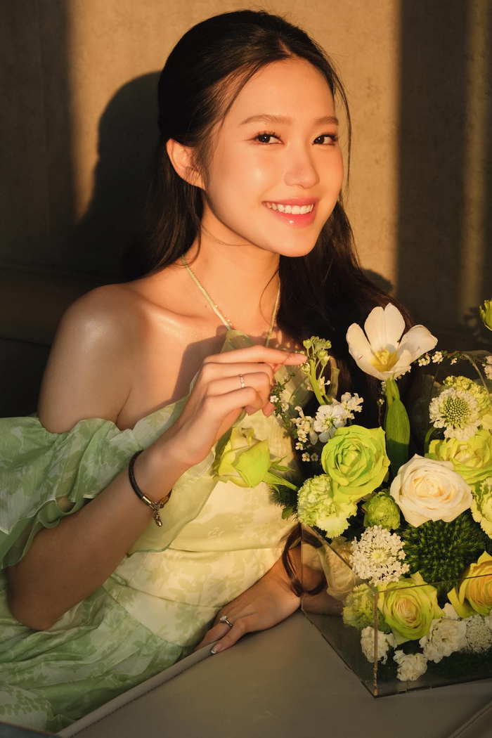 2 cô dâu hot nhất bóng đá Việt Nam 2023: Hải My được khen, Chu Thanh Huyền dính thị phi - Ảnh 4.