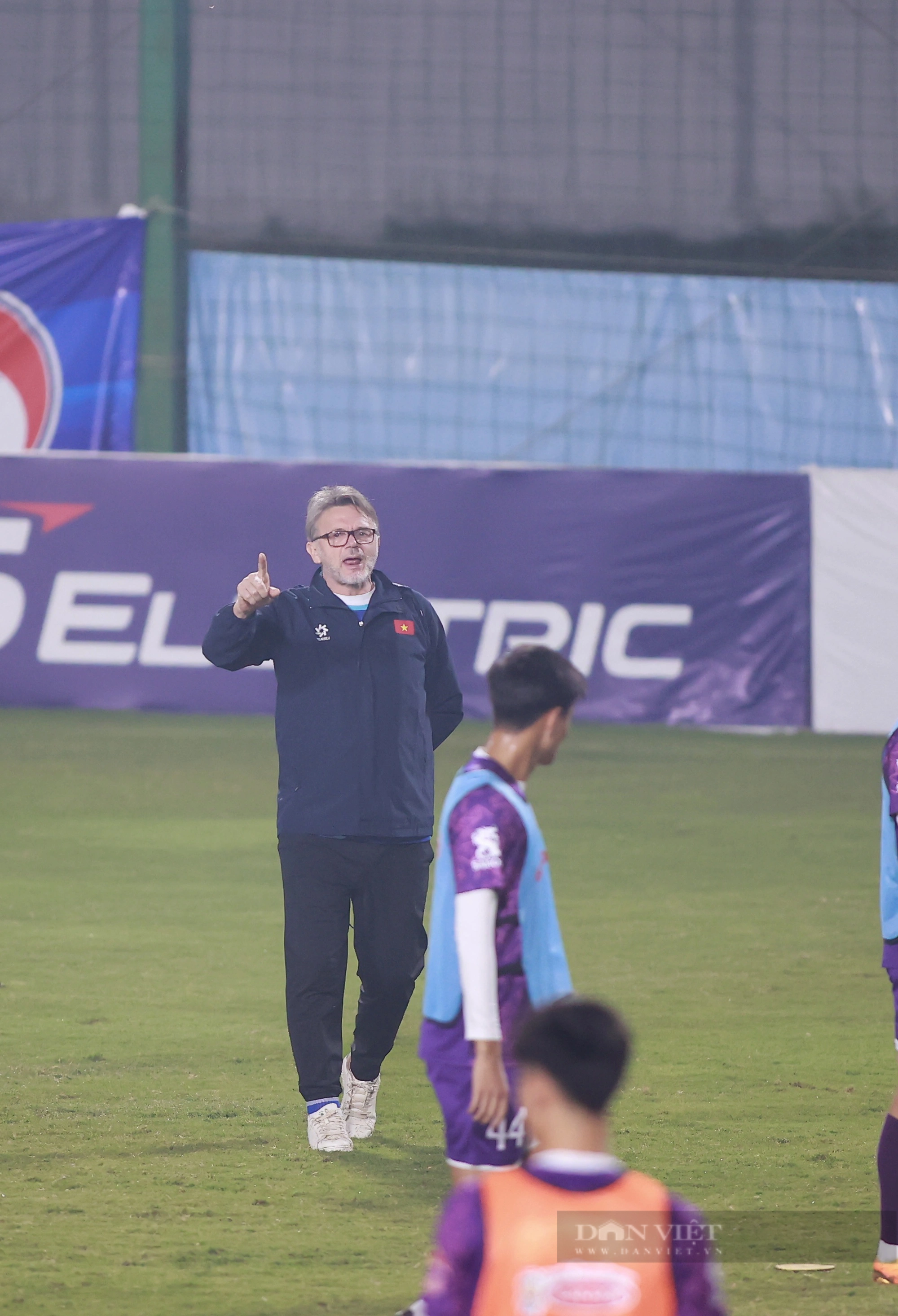 HLV Troussier nghiêm túc rèn giũa U23 Việt Nam - Ảnh 7.