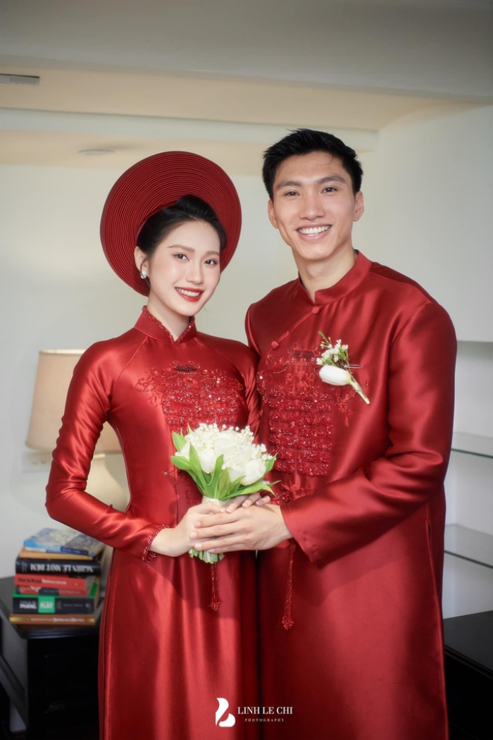 2 cô dâu hot nhất bóng đá Việt Nam 2023: Hải My được khen, Chu Thanh Huyền dính thị phi - Ảnh 1.
