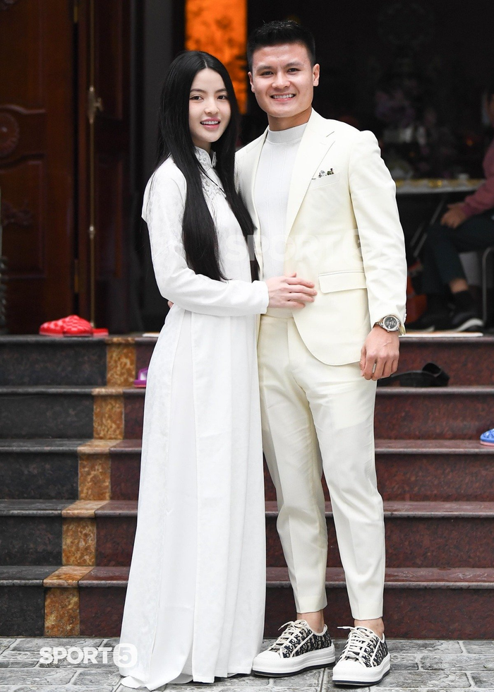 2 cô dâu hot nhất bóng đá Việt Nam 2023: Hải My được khen, Chu Thanh Huyền dính thị phi - Ảnh 7.