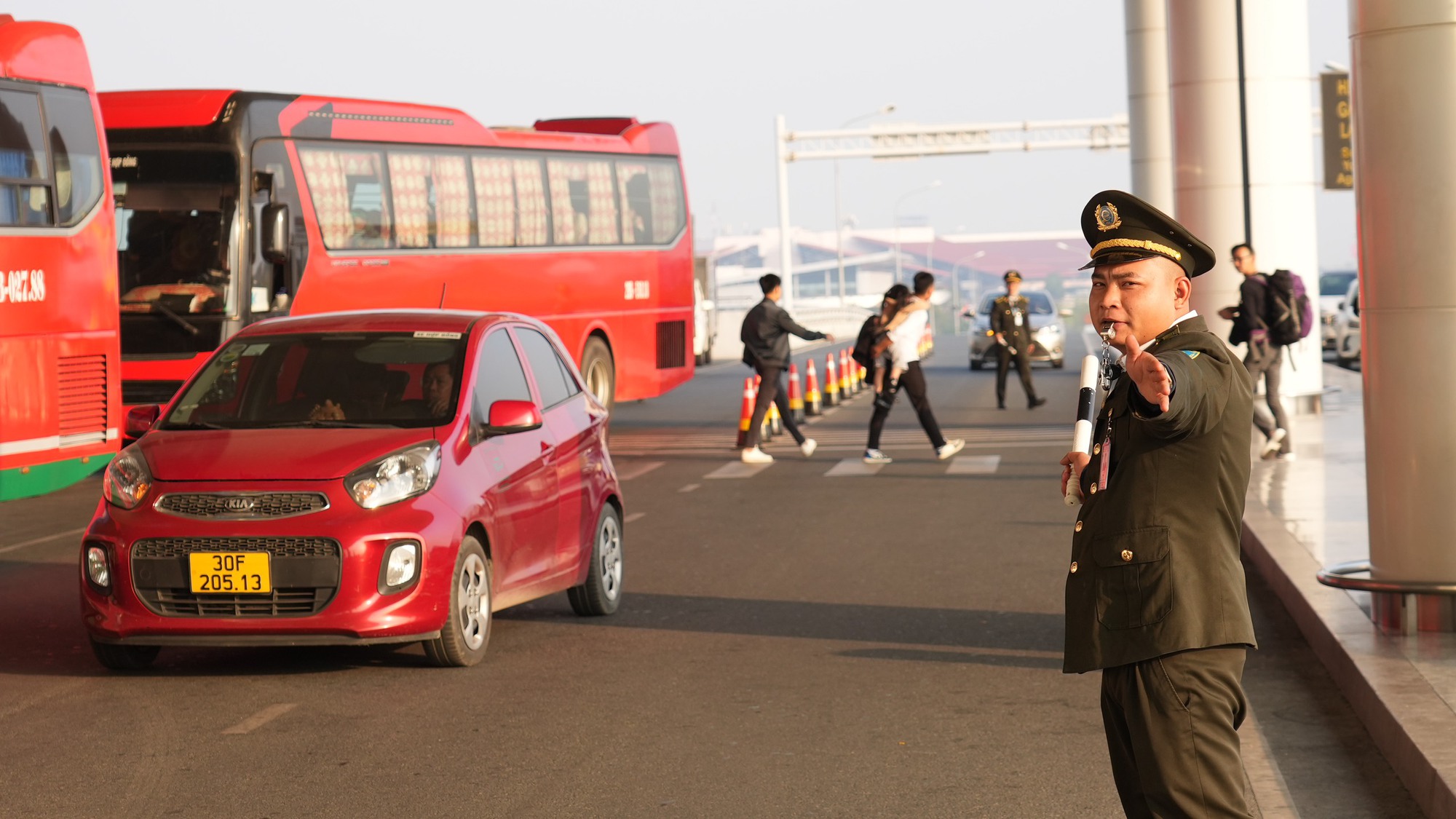 Ngày 6/2, sân bay Nội Bài và Tân Sơn Nhất sẽ thu phí không dừng với xe ô tô- Ảnh 1.