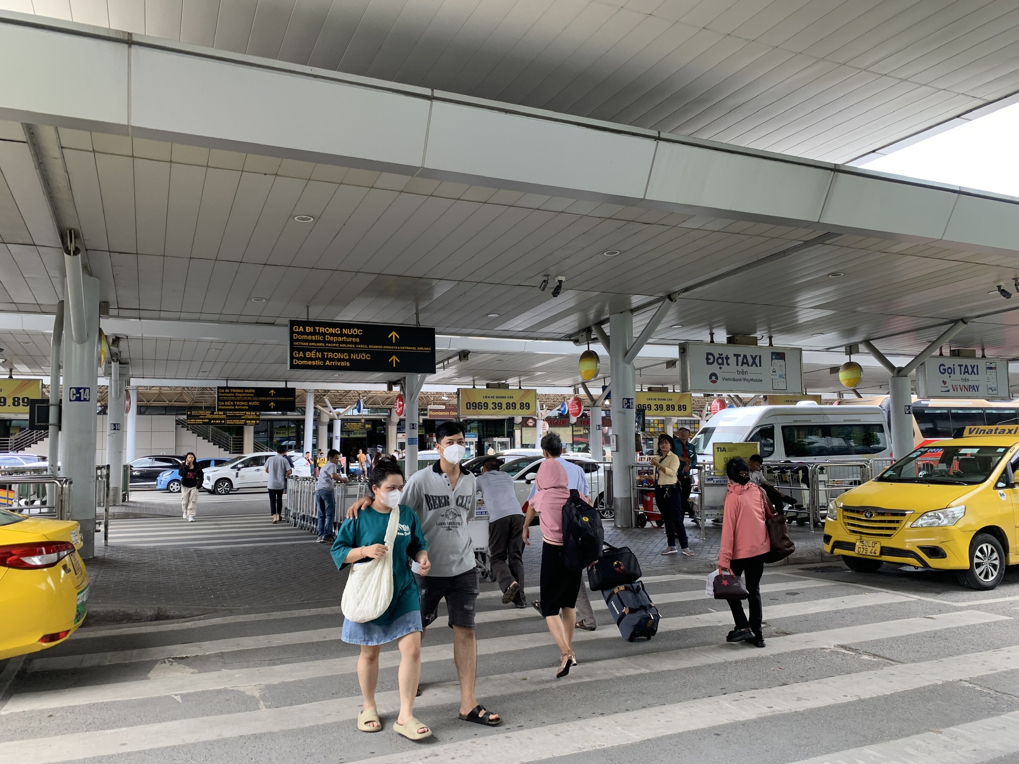 Sân bay Tân Sơn Nhất thông thoáng trong ngày đầu nghỉ Tết Dương lịch 2024 - Ảnh 3.