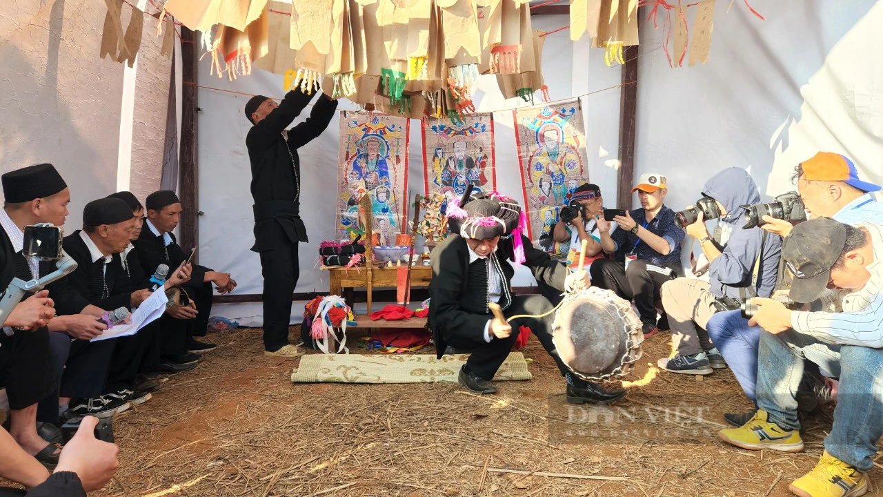 Độc đáo lễ cấp sắc của người Dao đầu bằng ở Tam Đường, Lai Châu - Ảnh 1.