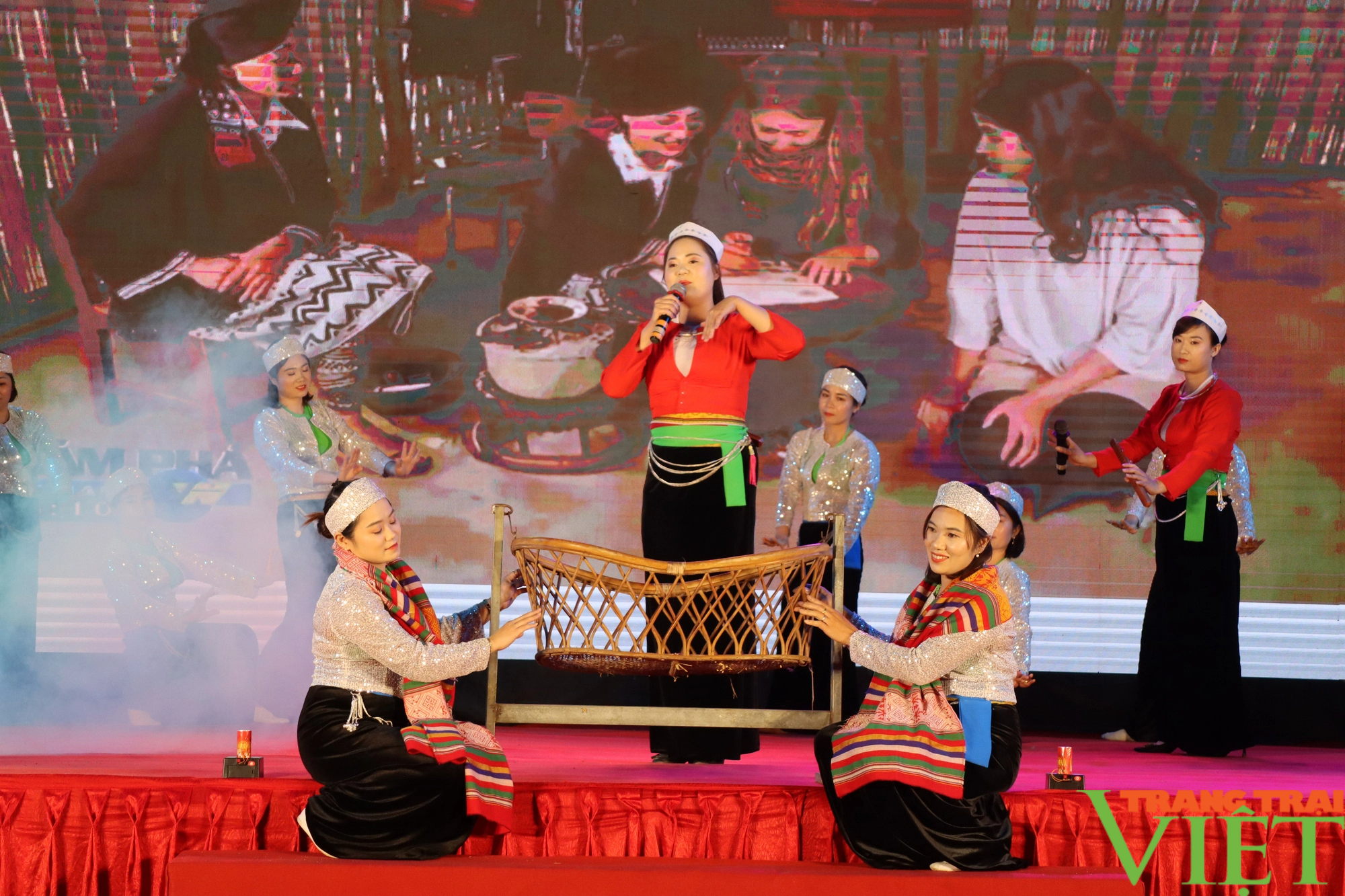 Giới thiệu những nét văn hóa truyền thống đặc sắc của của 5 dân tộc trên địa bàn huyện Đà Bắc - Ảnh 1.